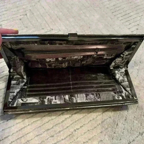 Kenneth Cole reaction silver clutch - Picture 4 of 6